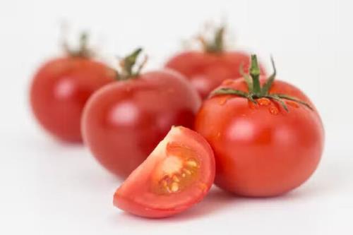 گوجه فرنگی به منبعی غنی برای ویتامین د تبدیل می شود
