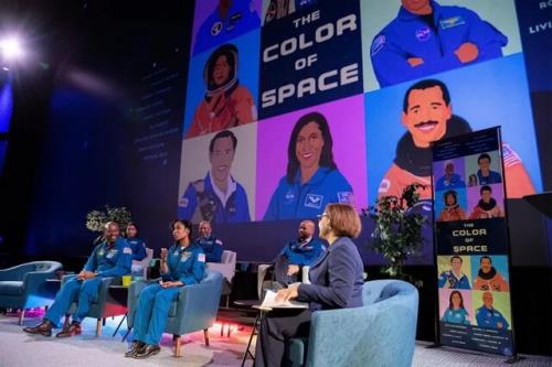 رنگ فضا مستند الهام بخش ناسا درباره فضانوردانش
