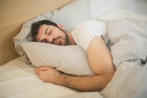 علت حرکت چشم ها در خواب