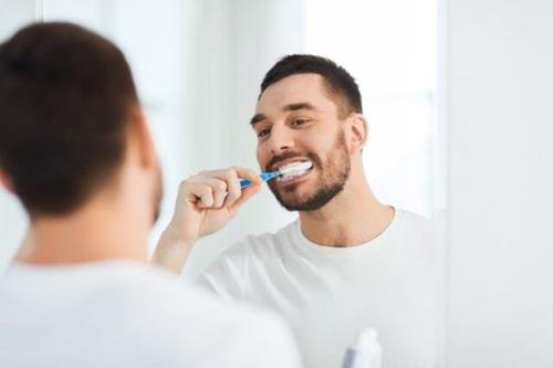 نقش مسواک زدن و استفاده از نخ دندان در جلوگیری از آلزایمر