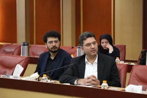 تعریف ۲۰۰۰ پایان نامه با مشارکت محققان ایرانی و استادان خارجی
